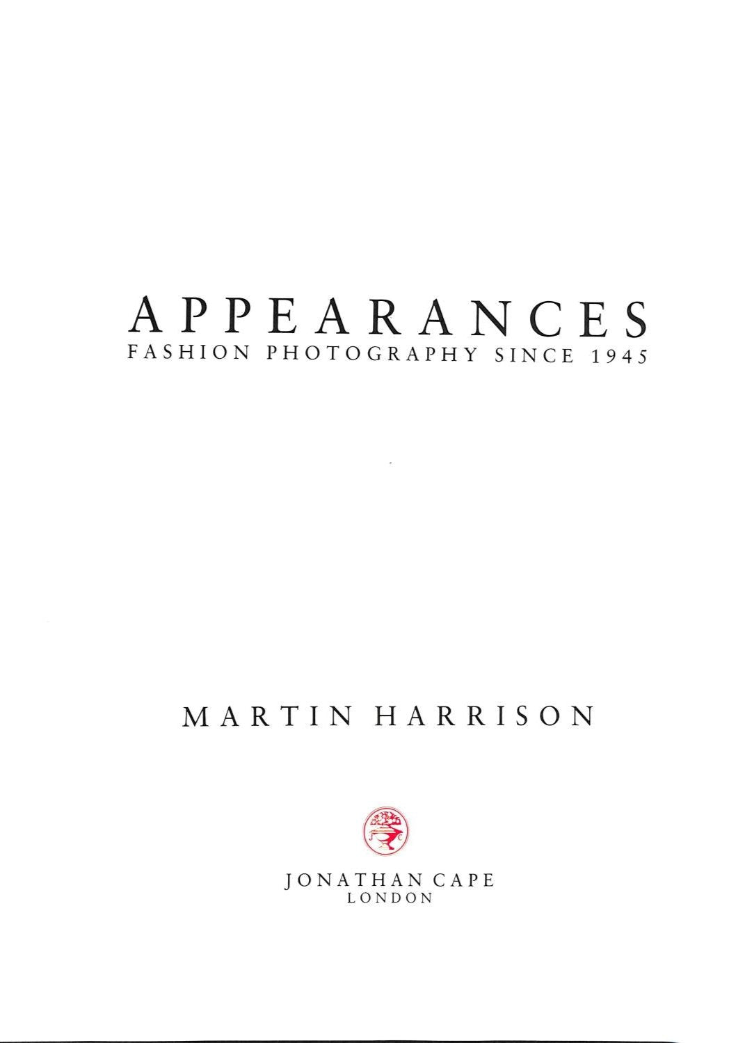 Page blanche avec un texte écrit en noir qui donne le titre du livre "Appearances Fashion Photography since 1945", le nom de l'auteur Martin Harrison ainsi que le logo de la maison d'édition Jonathan Cape London.